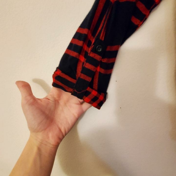 Plaid flannel top - Picture 5 of 6